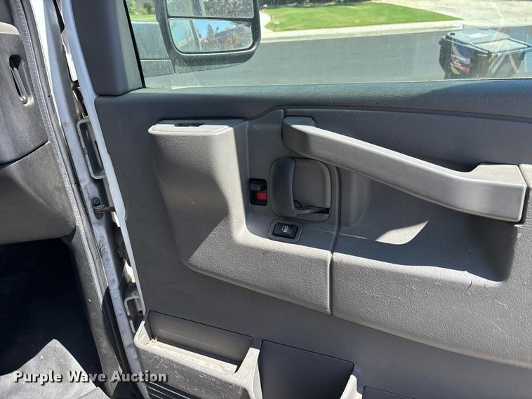 image for item EL2557 2018 Chevrolet Express 2500 van