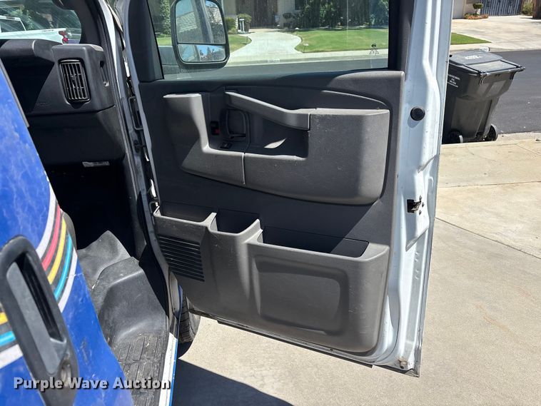 image for item EL2557 2018 Chevrolet Express 2500 van