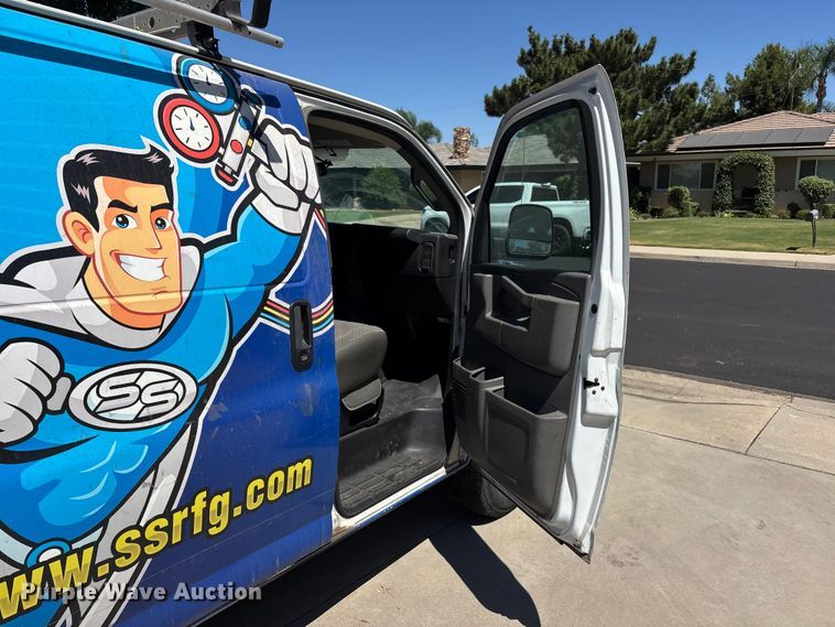 image for item EL2557 2018 Chevrolet Express 2500 van