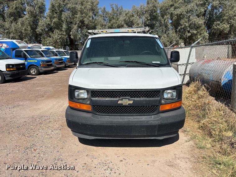 image for item EL2561 2017 Chevrolet Express 2500 van