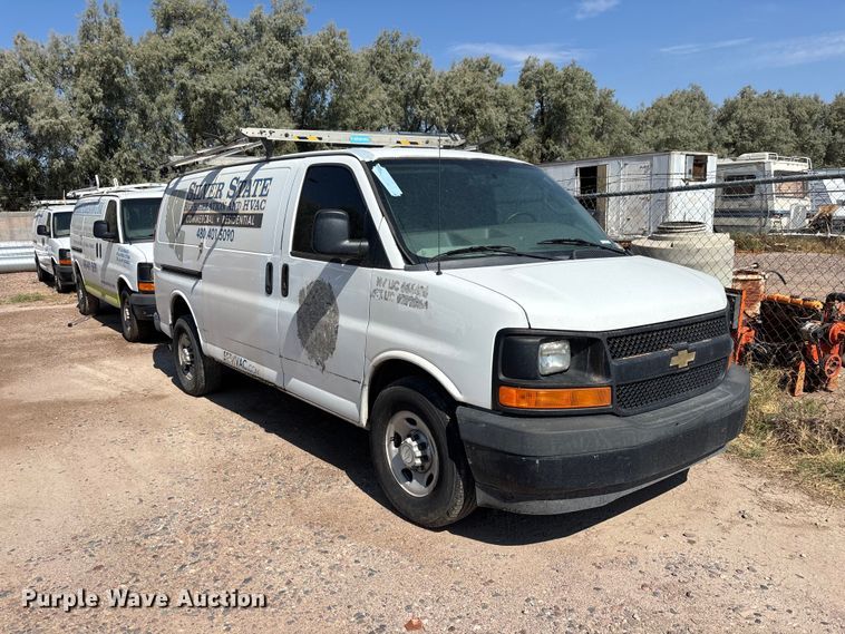 image for item EL2561 2017 Chevrolet Express 2500 van