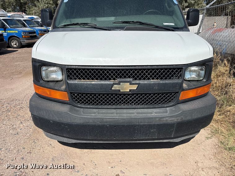 image for item EL2561 2017 Chevrolet Express 2500 van