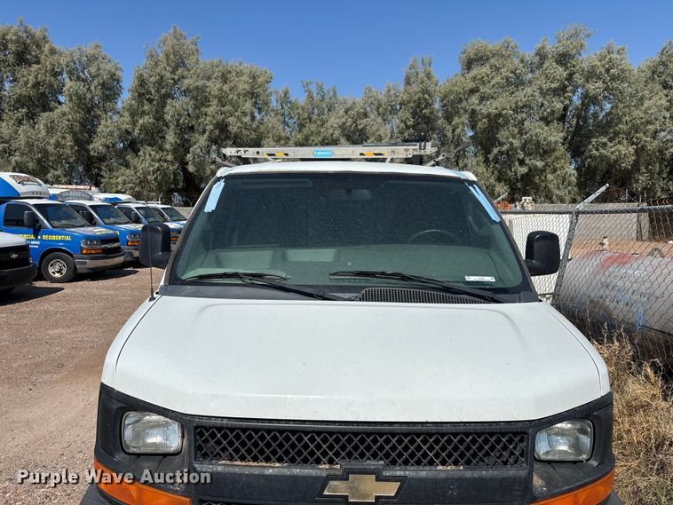 image for item EL2561 2017 Chevrolet Express 2500 van