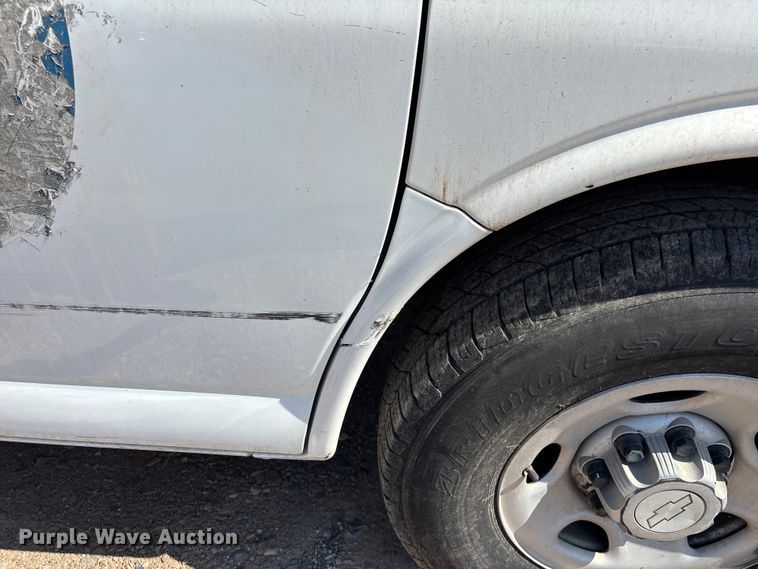 image for item EL2561 2017 Chevrolet Express 2500 van
