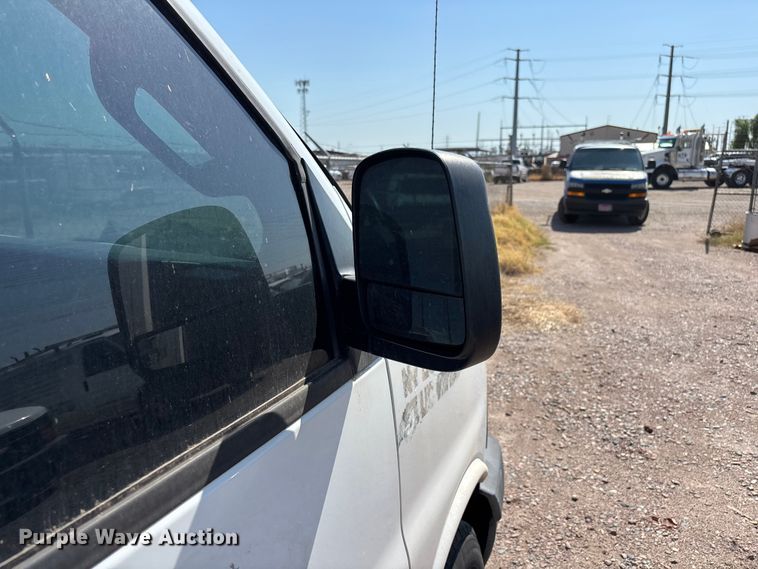 image for item EL2561 2017 Chevrolet Express 2500 van