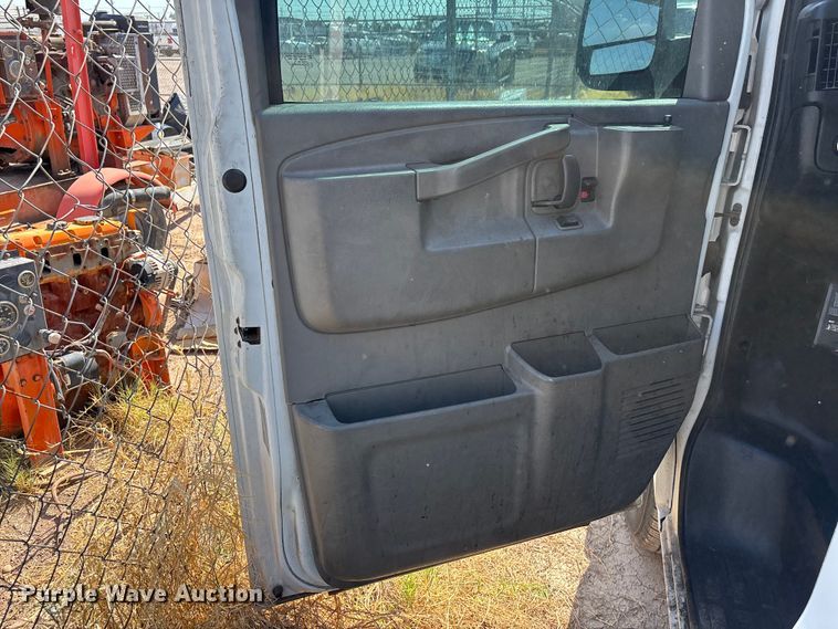 image for item EL2561 2017 Chevrolet Express 2500 van