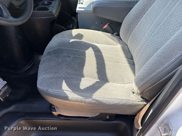 image for item EL2561 2017 Chevrolet Express 2500 van