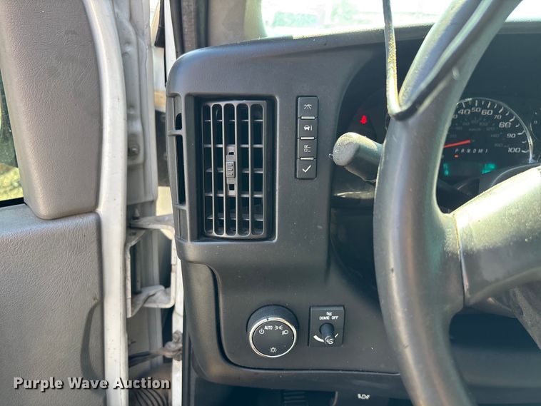 image for item EL2561 2017 Chevrolet Express 2500 van