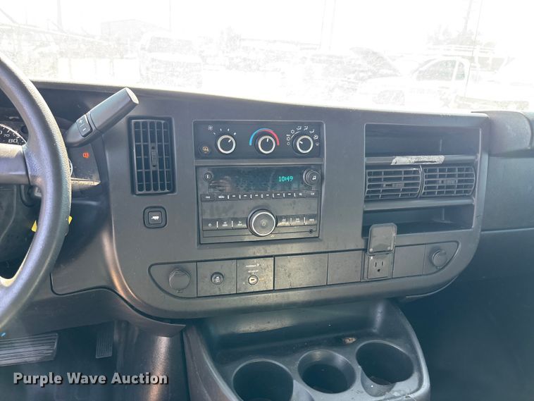 image for item EL2561 2017 Chevrolet Express 2500 van