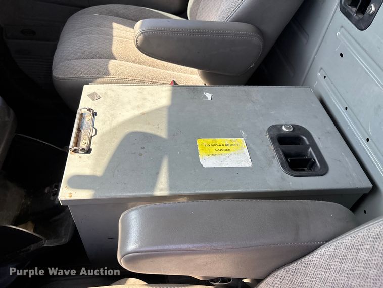 image for item EL2561 2017 Chevrolet Express 2500 van