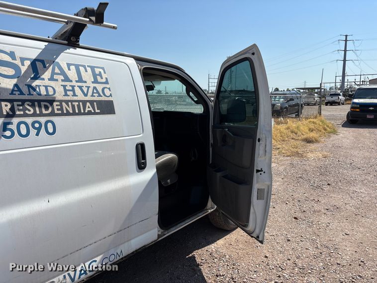 image for item EL2561 2017 Chevrolet Express 2500 van