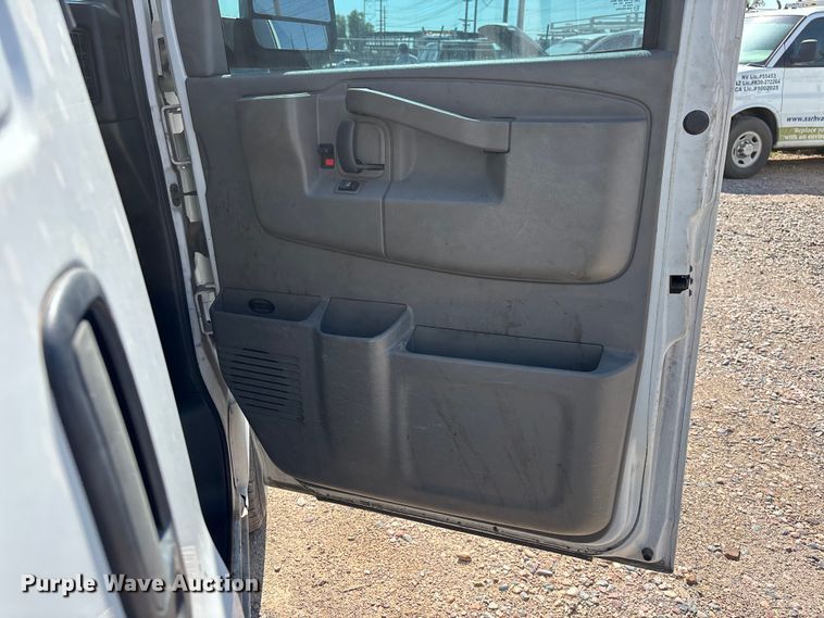 image for item EL2561 2017 Chevrolet Express 2500 van