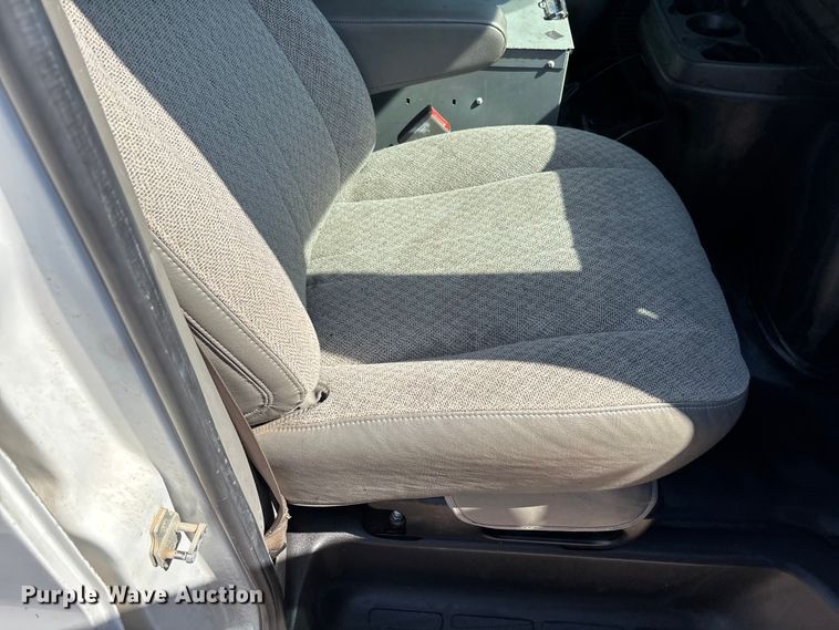 image for item EL2561 2017 Chevrolet Express 2500 van