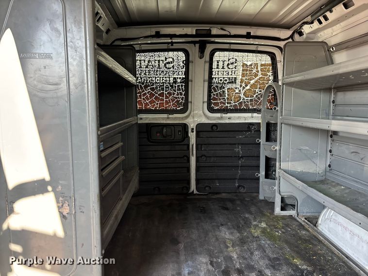 image for item EL2561 2017 Chevrolet Express 2500 van