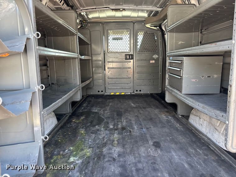 image for item EL2561 2017 Chevrolet Express 2500 van