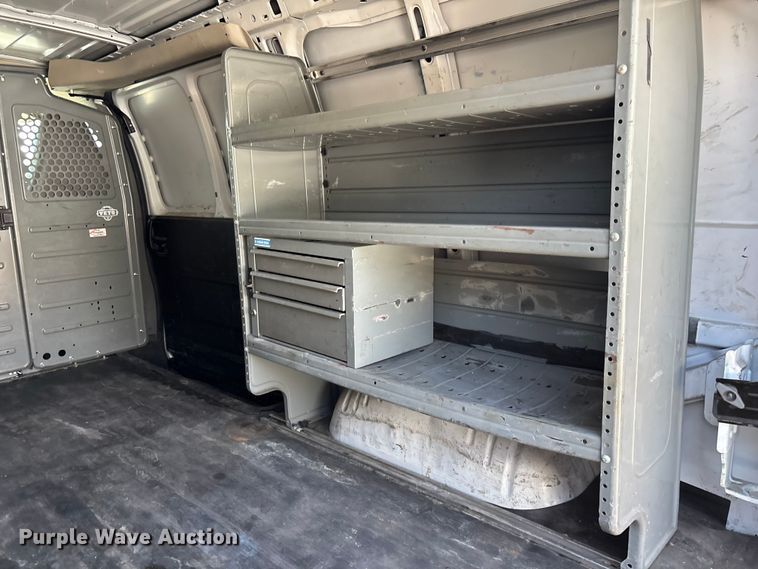 image for item EL2561 2017 Chevrolet Express 2500 van