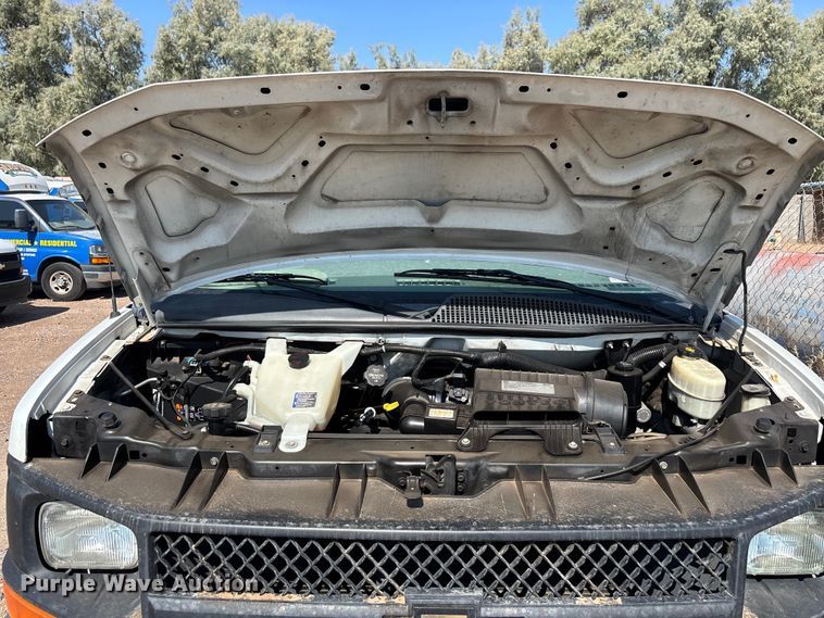 image for item EL2561 2017 Chevrolet Express 2500 van