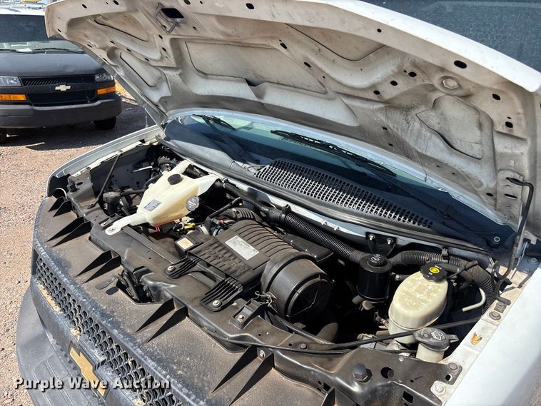 image for item EL2561 2017 Chevrolet Express 2500 van