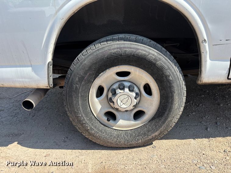 image for item EL2561 2017 Chevrolet Express 2500 van