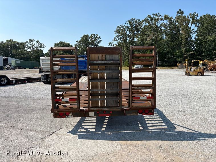 image for item EO4405 2004 Elite equipment trailer