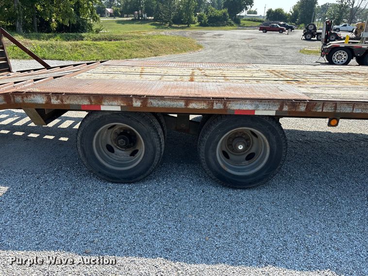 image for item EO4405 2004 Elite equipment trailer