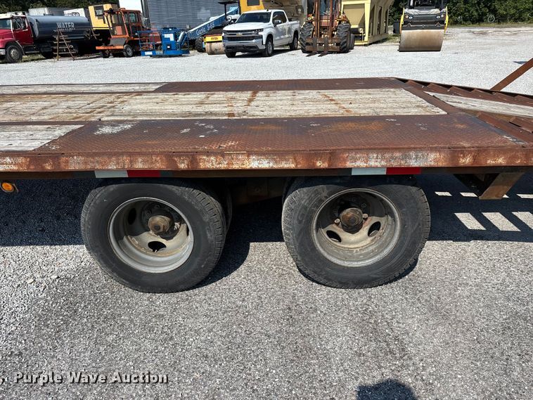 image for item EO4405 2004 Elite equipment trailer