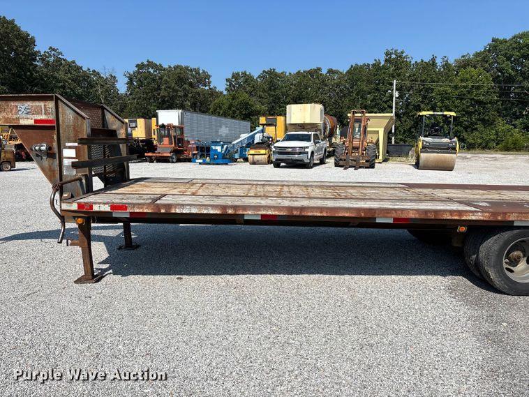 image for item EO4405 2004 Elite equipment trailer