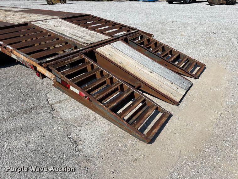 image for item EO4405 2004 Elite equipment trailer
