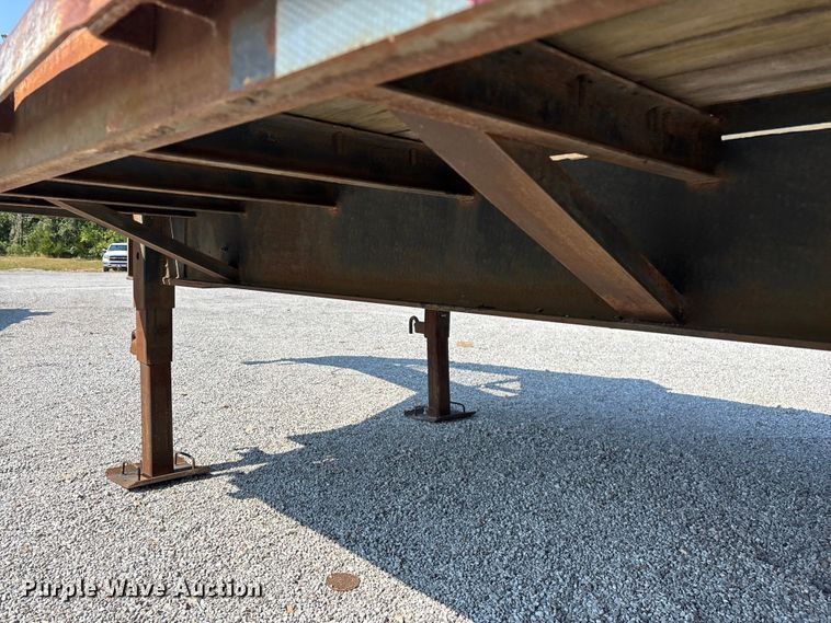 image for item EO4405 2004 Elite equipment trailer