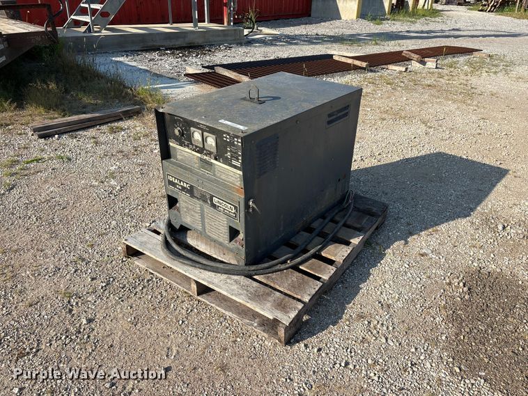 Lincoln Idealarc R3S-600 welder