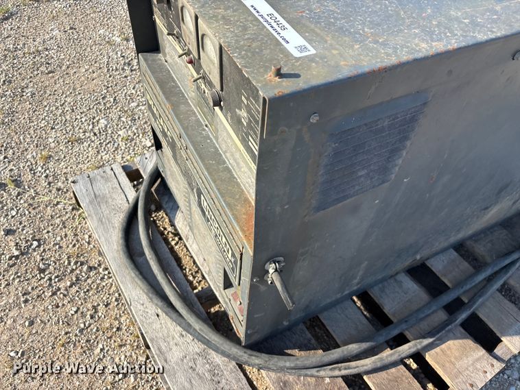 image for item EO4435 Lincoln Idealarc R3S-600 welder
