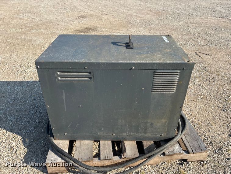 image for item EO4435 Lincoln Idealarc R3S-600 welder