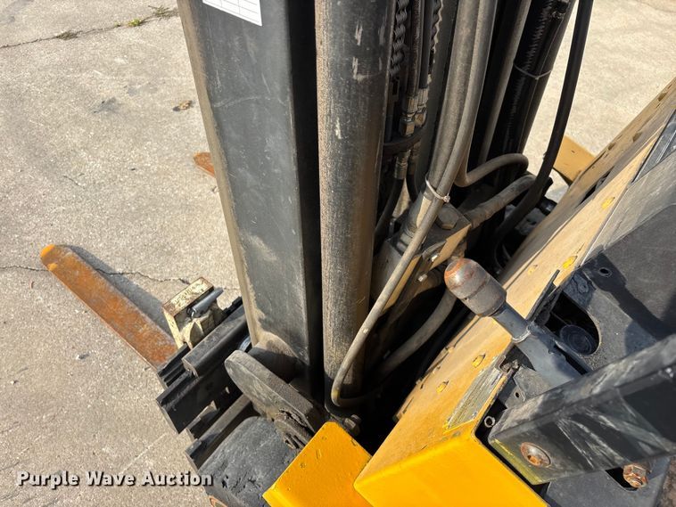 image for item EO4438 1984 Yale GLC050RCJUAE083 forklift