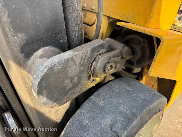 image for item EO4438 1984 Yale GLC050RCJUAE083 forklift