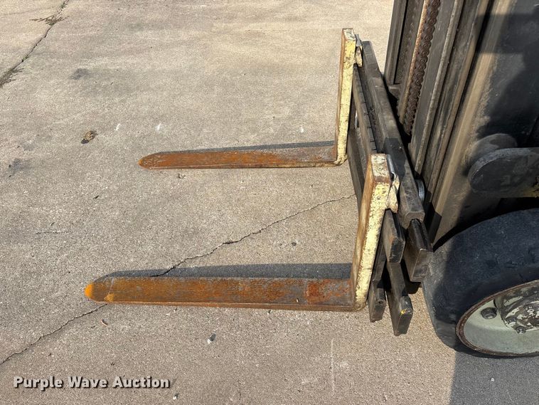 image for item EO4438 1984 Yale GLC050RCJUAE083 forklift