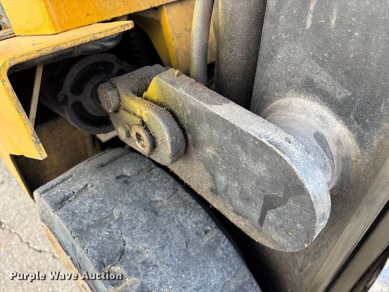 image for item EO4438 1984 Yale GLC050RCJUAE083 forklift