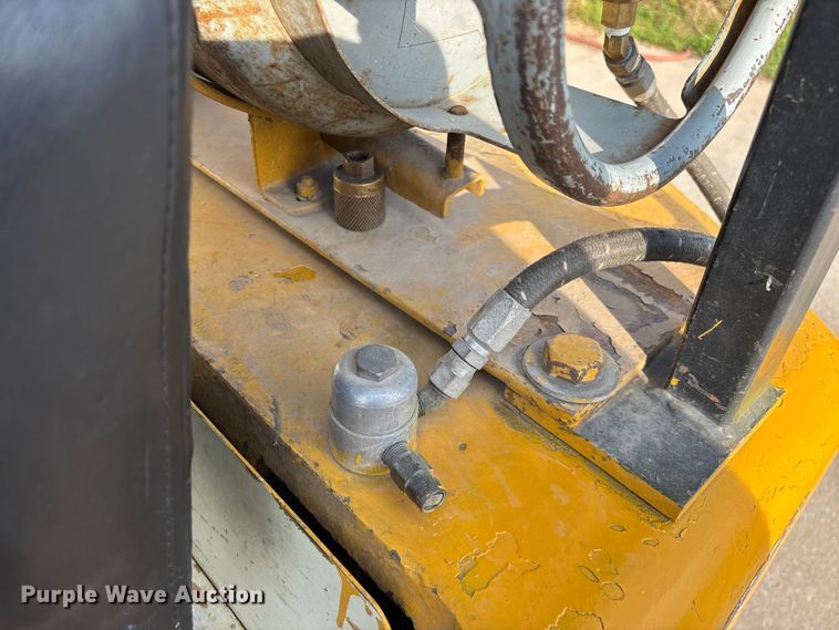 image for item EO4438 1984 Yale GLC050RCJUAE083 forklift