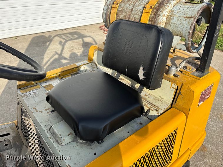 image for item EO4438 1984 Yale GLC050RCJUAE083 forklift