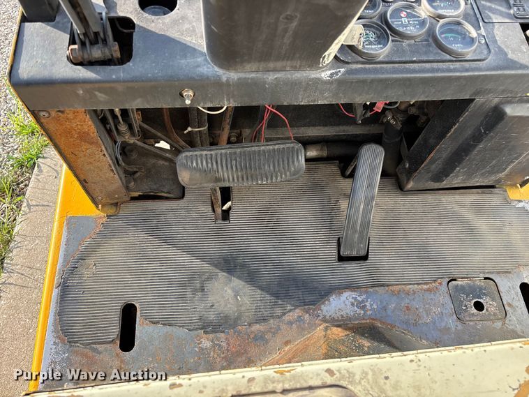 image for item EO4438 1984 Yale GLC050RCJUAE083 forklift