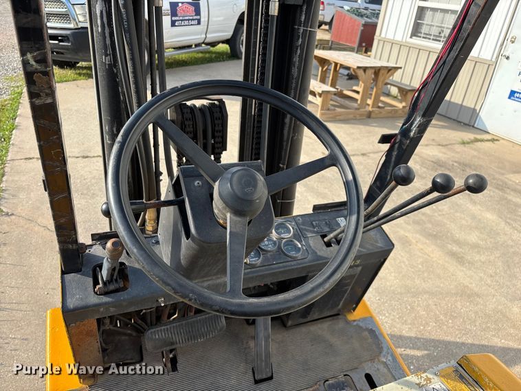 image for item EO4438 1984 Yale GLC050RCJUAE083 forklift