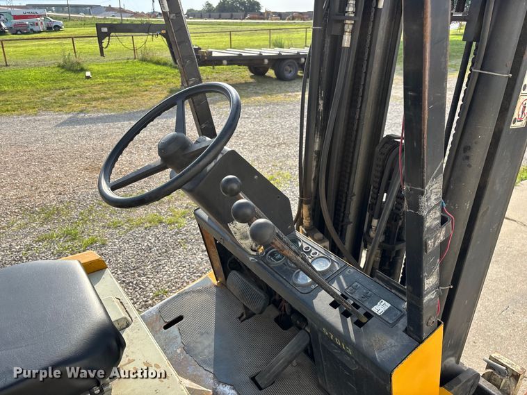 image for item EO4438 1984 Yale GLC050RCJUAE083 forklift