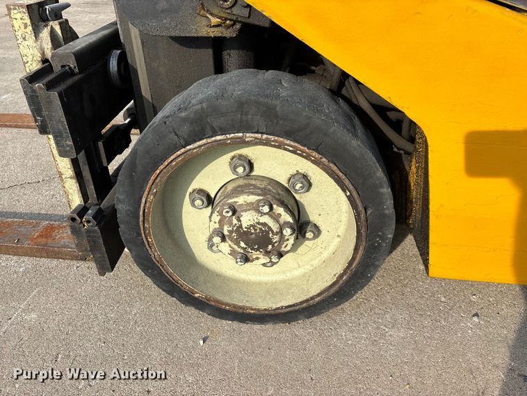image for item EO4438 1984 Yale GLC050RCJUAE083 forklift