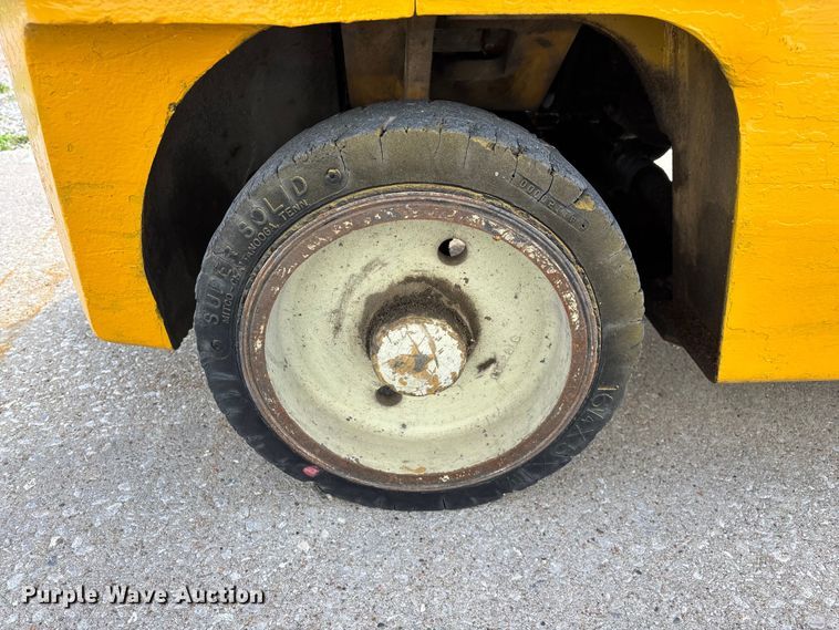 image for item EO4438 1984 Yale GLC050RCJUAE083 forklift