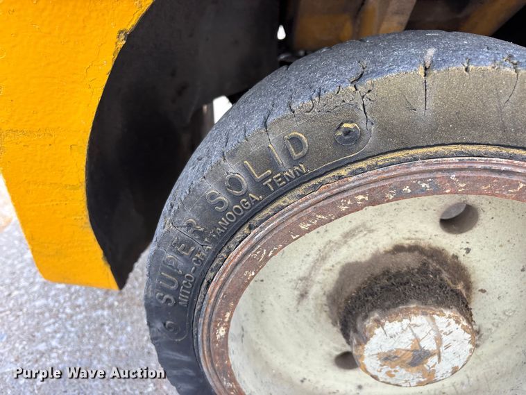 image for item EO4438 1984 Yale GLC050RCJUAE083 forklift