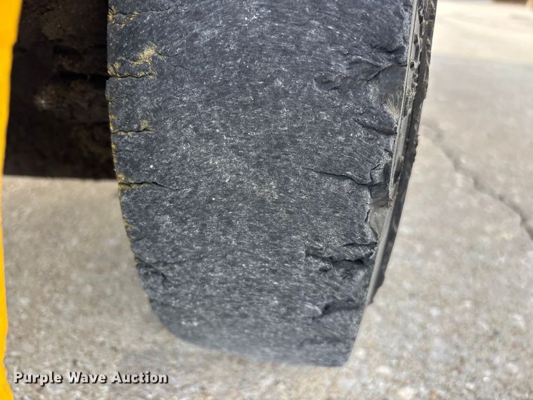 image for item EO4438 1984 Yale GLC050RCJUAE083 forklift
