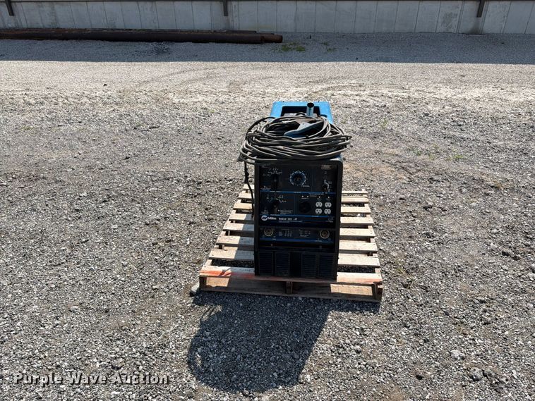 image for item EO8622 Miller Bobcat 225 welder/generator
