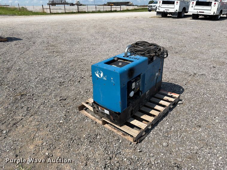 image for item EO8622 Miller Bobcat 225 welder/generator