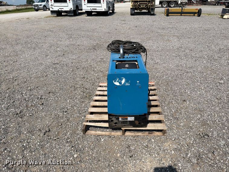 image for item EO8622 Miller Bobcat 225 welder/generator