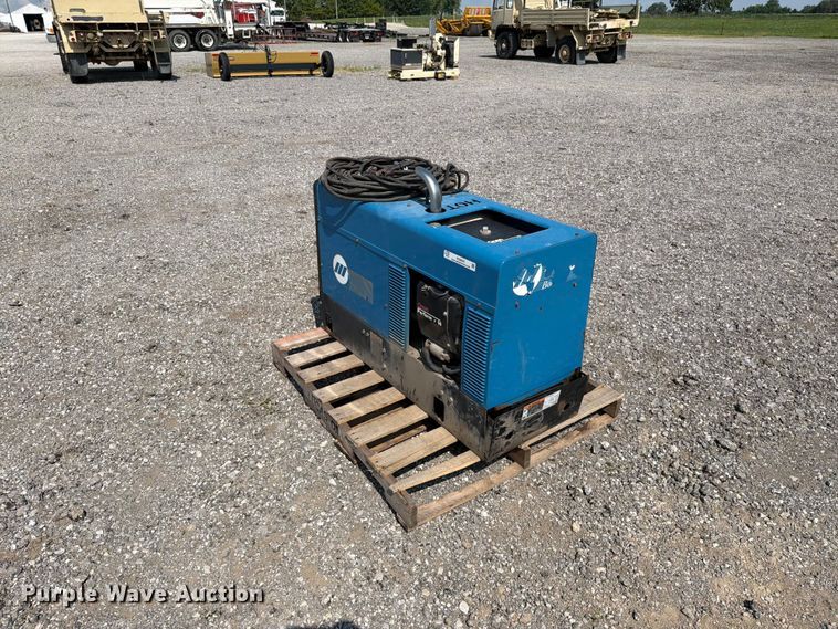 image for item EO8622 Miller Bobcat 225 welder/generator