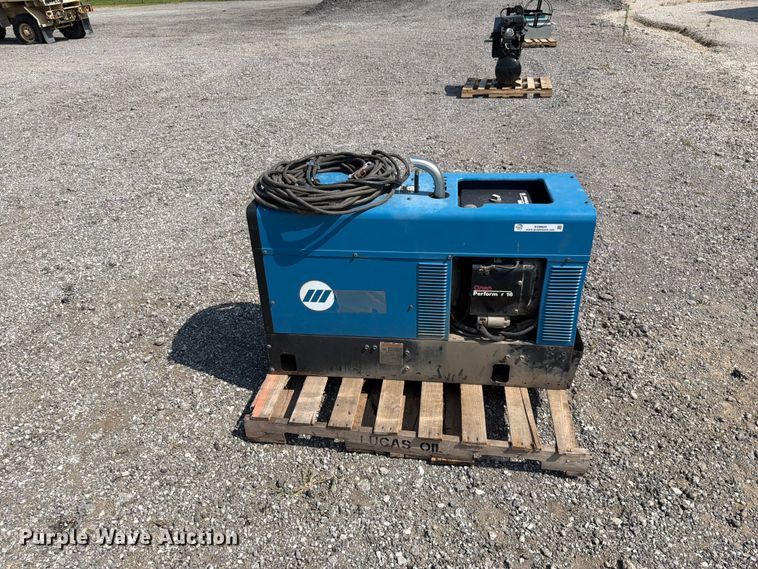 image for item EO8622 Miller Bobcat 225 welder/generator
